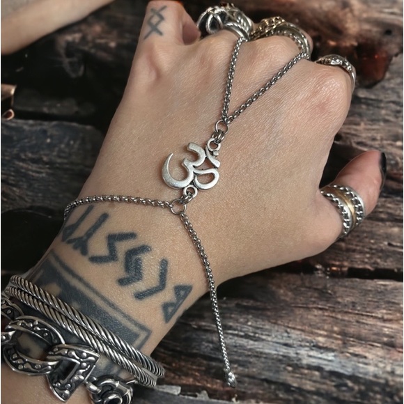 π΄Boho om sign charm Hand chain piece slave bracelet . Stainless steel chains - Picture 3 of 9